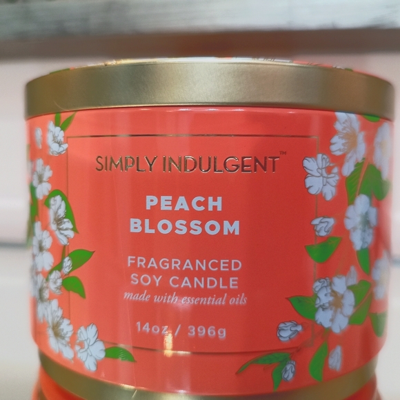 SIMPLY INDULGENT 1 Candle With Essential Oils - Picture 9 of 11